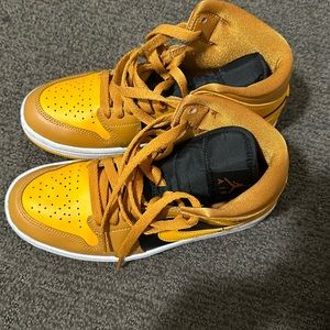 Jordan 1 Mid Chutney Taxi (Women's)